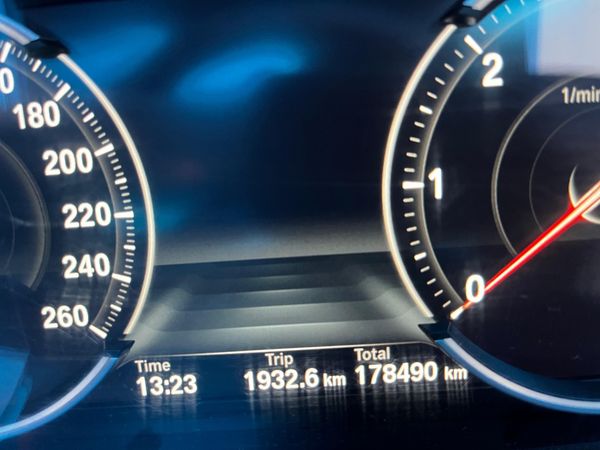 2013-BMW-5-Series-520d-M-Sport-Auto image:12