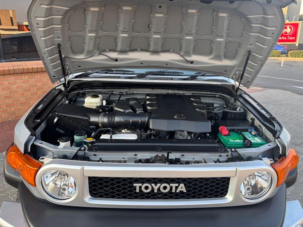2015-Toyota-FJ-Cruiser-40-V6 image:9