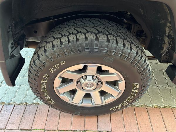 2015-Toyota-FJ-Cruiser-40-V6 image:10