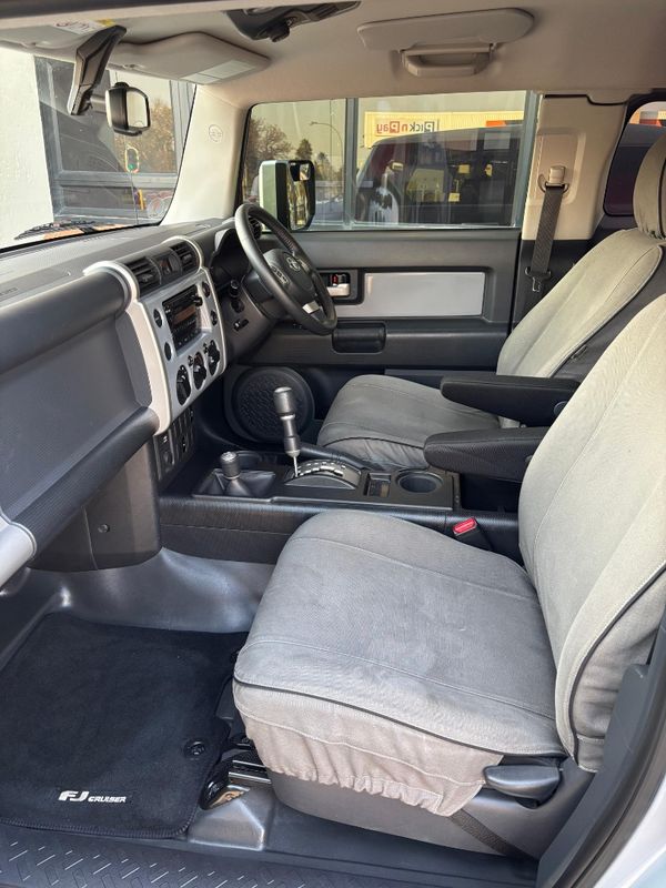 2015-Toyota-FJ-Cruiser-40-V6 image:13