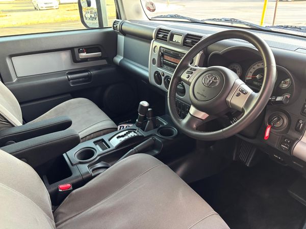 2015-Toyota-FJ-Cruiser-40-V6 image:14