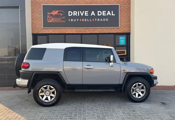 2015-Toyota-FJ-Cruiser-40-V6 image:6