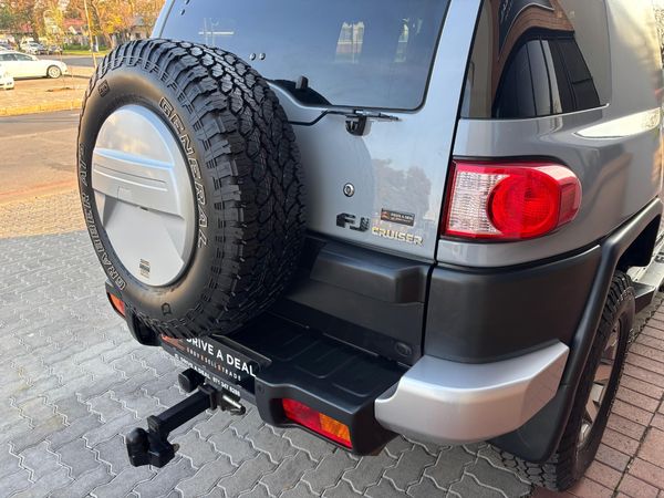 2015-Toyota-FJ-Cruiser-40-V6 image:7