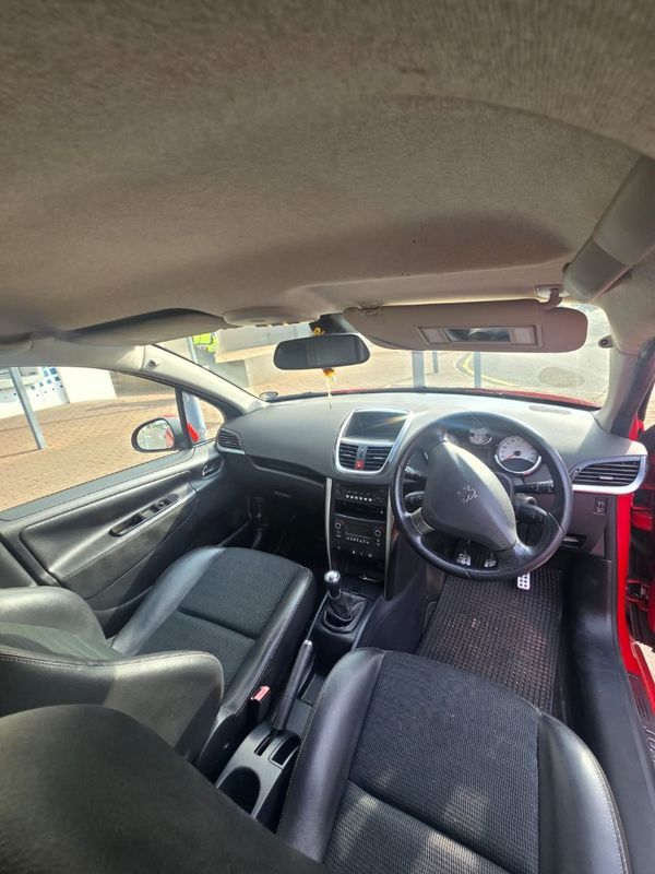 2012-Peugeot-207-14-VVT-Active image:4