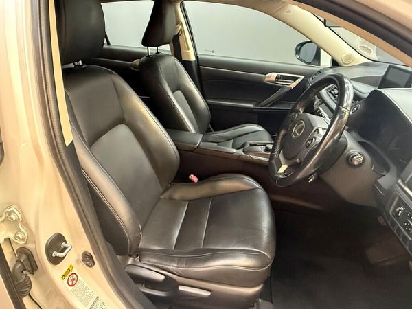 2014-Lexus-CT-200h-S-5-dr image:11