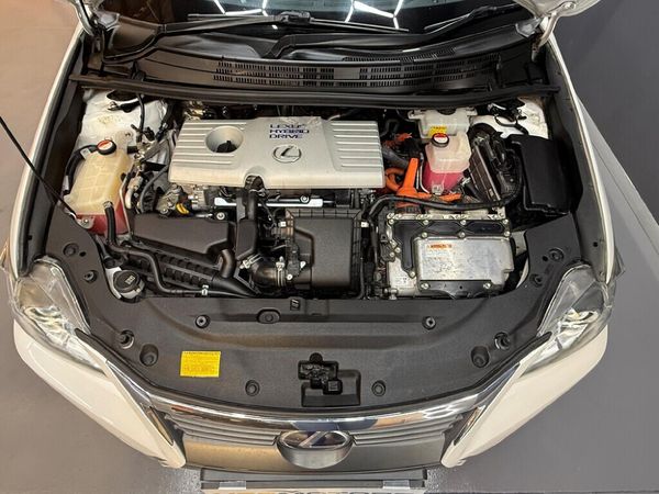 2014-Lexus-CT-200h-S-5-dr image:13