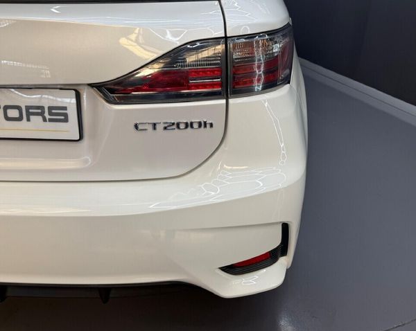 2014-Lexus-CT-200h-S-5-dr image:17