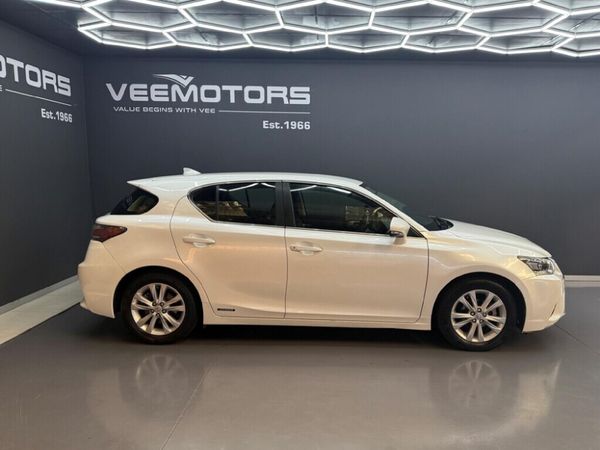 2014-Lexus-CT-200h-S-5-dr image:3