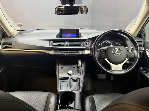 2014-Lexus-CT-200h-S-5-dr image:4