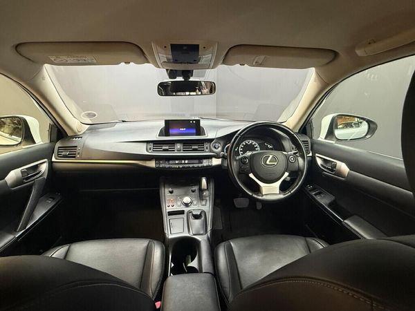 2014-Lexus-CT-200h-S-5-dr image:5