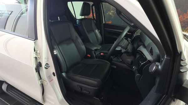2024-Toyota-Hilux-28-GD-6-RB-Legend-4x4-Double-Cab-Auto-mHev image:12