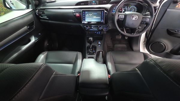 2024-Toyota-Hilux-28-GD-6-RB-Legend-4x4-Double-Cab-Auto-mHev image:13