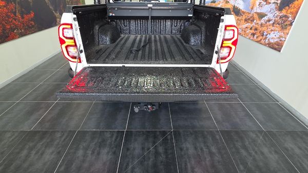 2024-Toyota-Hilux-28-GD-6-RB-Legend-4x4-Double-Cab-Auto-mHev image:7