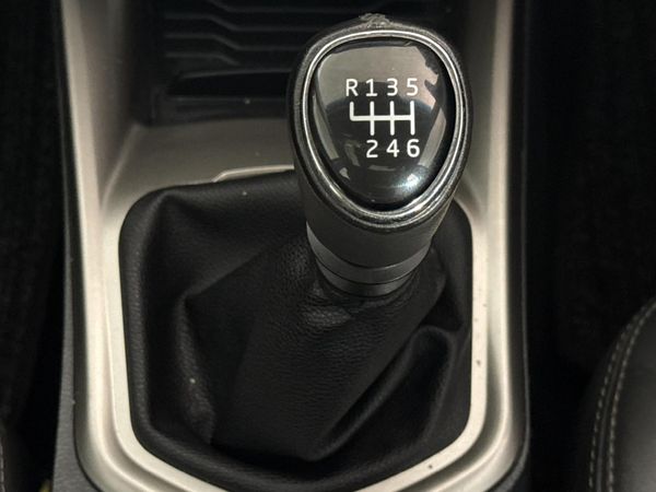 2022-Mahindra-XUV-300-12T-W8 image:10