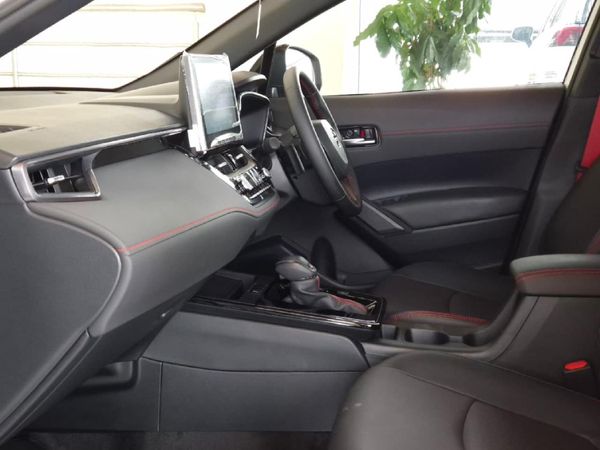 2026-Toyota-Corolla-Cross-18-GR-S-Hybrid image:17