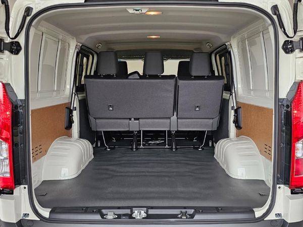 2026-Toyota-Quantum-28TD-LWB-Crewcab-Panel-Van-Auto image:17