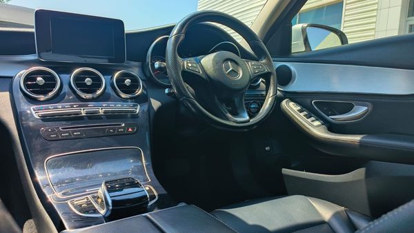 2015-Mercedes-Benz-C-Class-C-220-Bluetec-Auto image:11