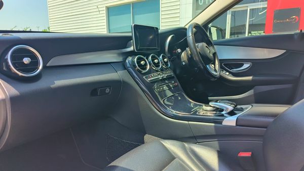 2015-Mercedes-Benz-C-Class-C-220-Bluetec-Auto image:12