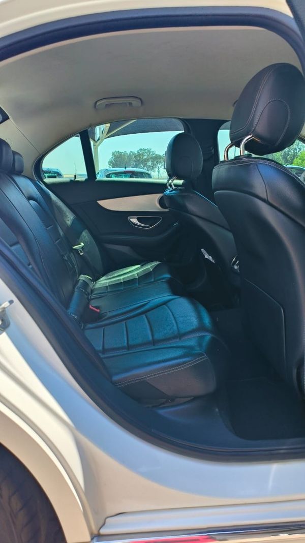 2015-Mercedes-Benz-C-Class-C-220-Bluetec-Auto image:15