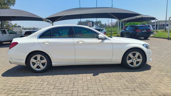 2015-Mercedes-Benz-C-Class-C-220-Bluetec-Auto image:3