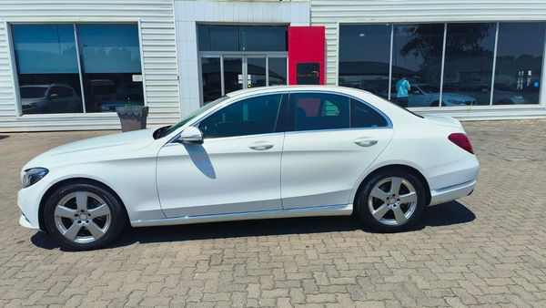 2015-Mercedes-Benz-C-Class-C-220-Bluetec-Auto image:4