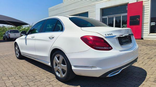 2015-Mercedes-Benz-C-Class-C-220-Bluetec-Auto image:5