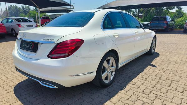 2015-Mercedes-Benz-C-Class-C-220-Bluetec-Auto image:7