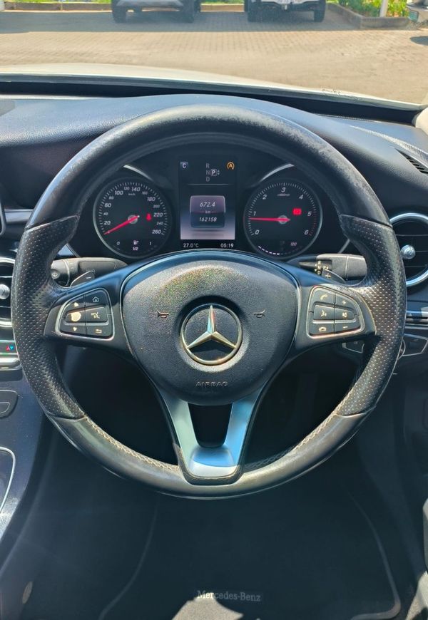 2015-Mercedes-Benz-C-Class-C-220-Bluetec-Auto image:8