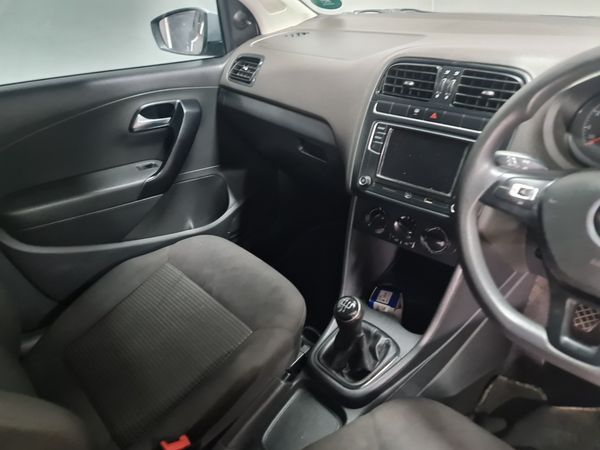 2021-Volkswagen-Polo-Vivo-14-Comfortline-5-dr image:12