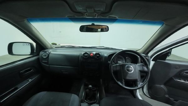 2010-Isuzu-KB-250D-Teq-Extended-cab-LE image:10