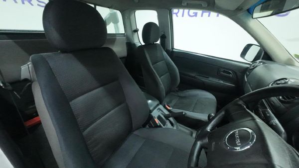 2010-Isuzu-KB-250D-Teq-Extended-cab-LE image:11