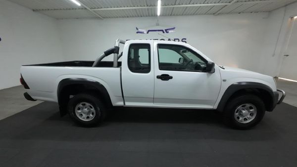 2010-Isuzu-KB-250D-Teq-Extended-cab-LE image:2
