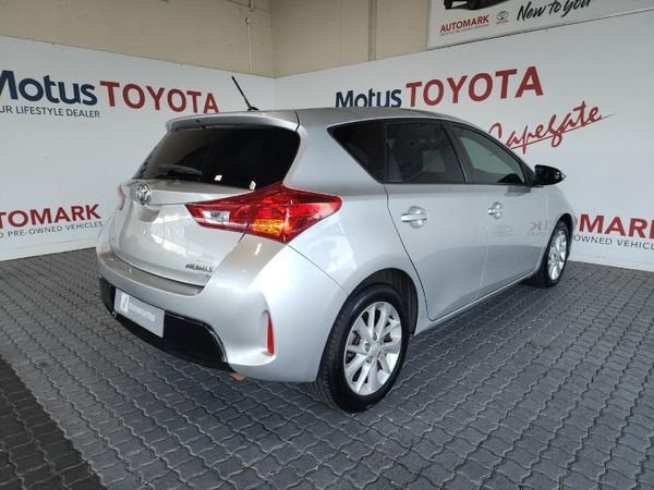 2015-Toyota-Auris-16-XS image:1