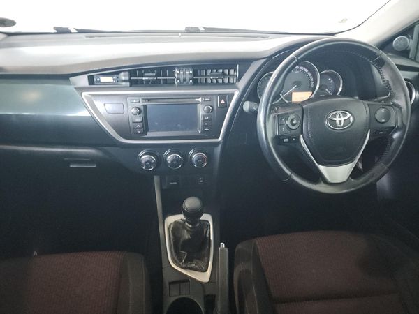 2015-Toyota-Auris-16-XS image:5