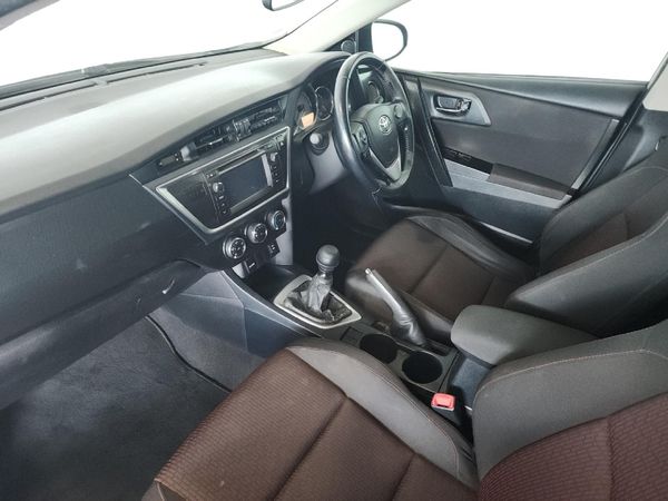 2015-Toyota-Auris-16-XS image:6