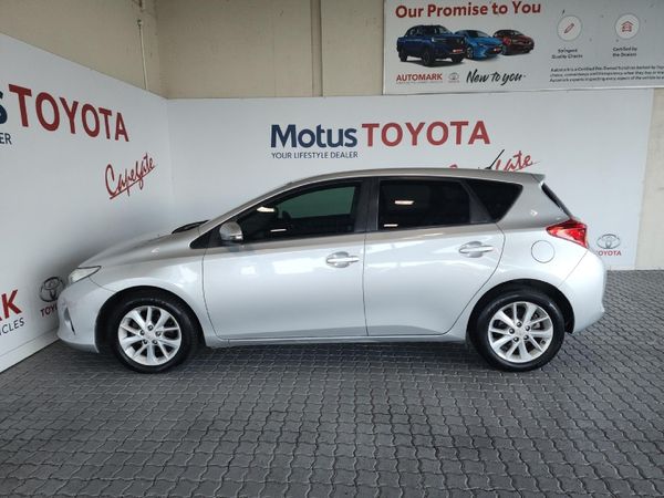 2015-Toyota-Auris-16-XS image:8