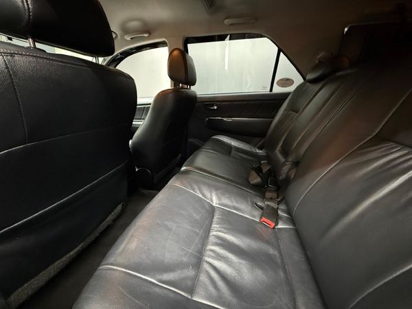2015-Toyota-Fortuner-30-D-4D-4x4-Auto image:9