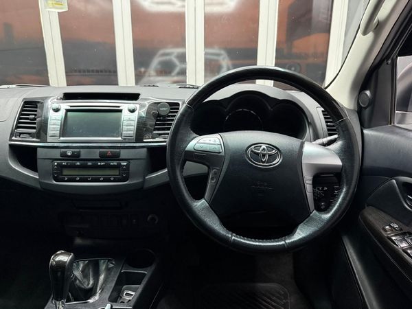 2015-Toyota-Fortuner-30-D-4D-4x4-Auto image:11