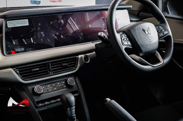 2026-Mahindra-XUV-700-20-AX5-Auto image:6