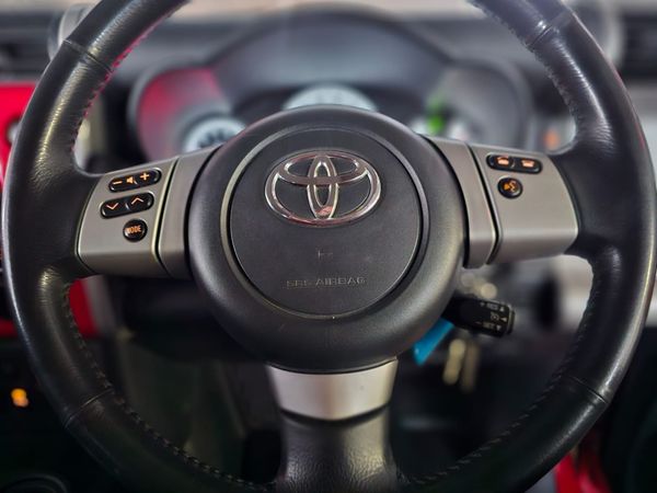 2011-Toyota-FJ-Cruiser-40-V6 image:6