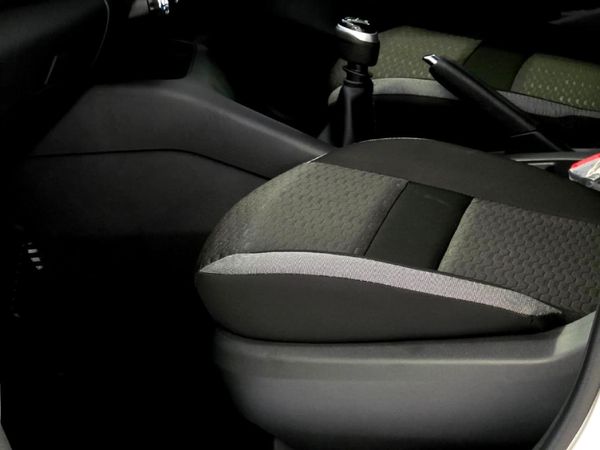 2026-Nissan-Magnite-10-Visia image:17