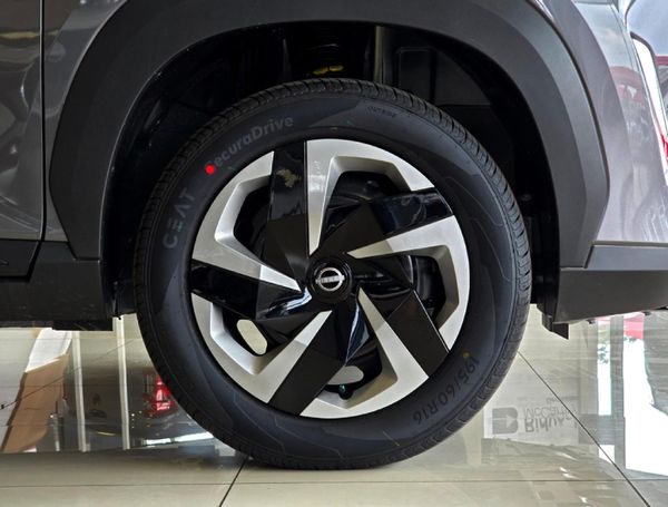 2026-Nissan-Magnite-10-Visia image:7