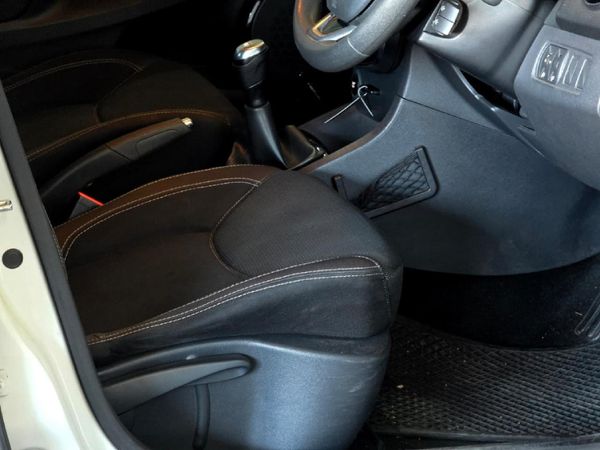 2018-Renault-Clio-IV-900T-Authentique-5-dr-66kW image:21