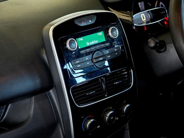 2018-Renault-Clio-IV-900T-Authentique-5-dr-66kW image:4