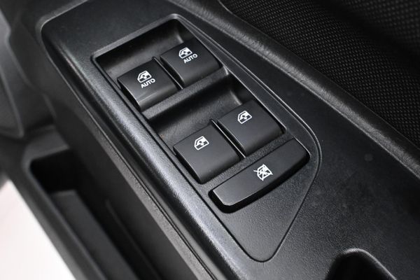 2023-Mahindra-Pik-Up-22-mHawk-S11-Storm-4x4-Auto-Double-Cab image:19