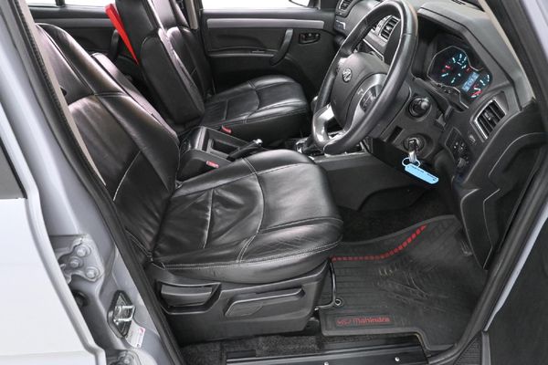 2023-Mahindra-Pik-Up-22-mHawk-S11-Storm-4x4-Auto-Double-Cab image:5