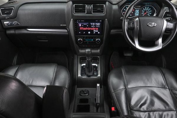 2023-Mahindra-Pik-Up-22-mHawk-S11-Storm-4x4-Auto-Double-Cab image:7