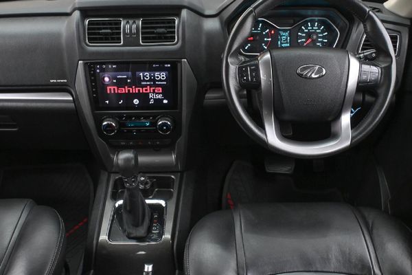 2023-Mahindra-Pik-Up-22-mHawk-S11-Storm-4x4-Auto-Double-Cab image:8