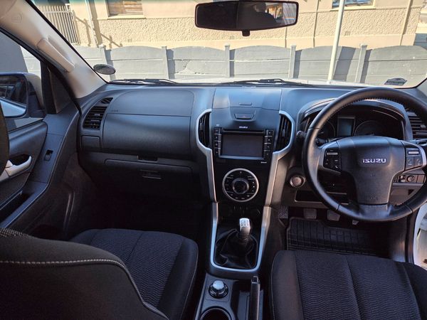 2016-Isuzu-KB-300-D-Teq-LX-4x4-Double-Cab image:9