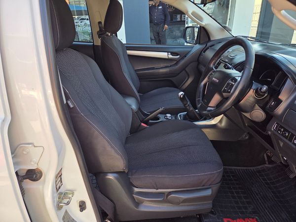 2016-Isuzu-KB-300-D-Teq-LX-4x4-Double-Cab image:7